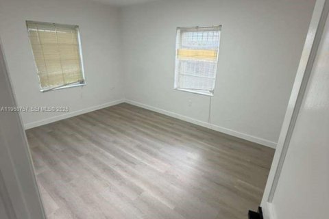 Casa en alquiler en Miami, Florida, 2 dormitorios, 275.27 m2 № 2031727 - foto 5