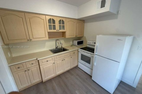 Casa en alquiler en Miami, Florida, 2 dormitorios, 275.27 m2 № 2031727 - foto 1