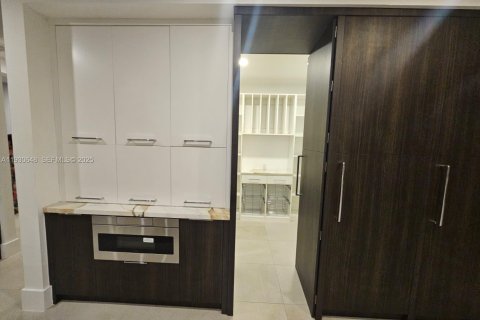 House in Winter Park, Florida 5 bedrooms, 465.07 sq.m. № 1989433 - photo 23