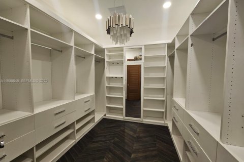 House in Winter Park, Florida 5 bedrooms, 465.07 sq.m. № 1989433 - photo 17