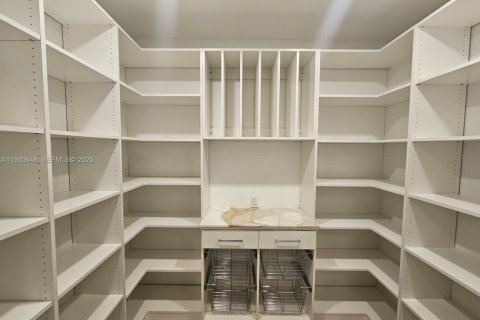 House in Winter Park, Florida 5 bedrooms, 465.07 sq.m. № 1989433 - photo 24