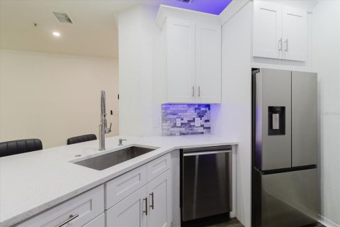 Condo in Tampa, Florida, 1 bedroom  № 2091705 - photo 22