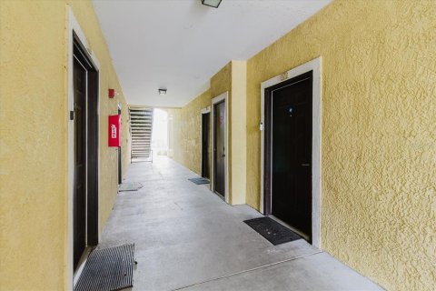 Condo in Tampa, Florida, 1 bedroom  № 2091705 - photo 8