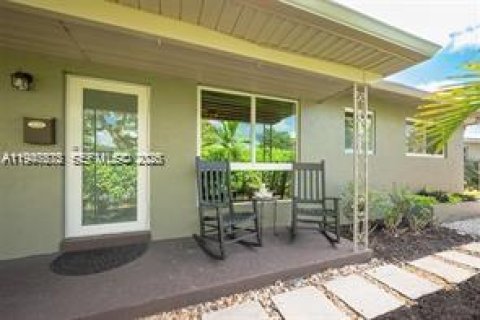 House in Oakland Park, Florida 3 bedrooms, 101.45 sq.m. № 2003811 - photo 4