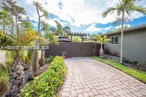 House in Oakland Park, Florida 3 bedrooms, 101.45 sq.m. № 2003811 - photo 21