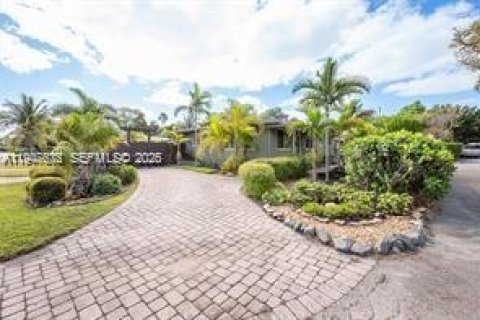 House in Oakland Park, Florida 3 bedrooms, 101.45 sq.m. № 2003811