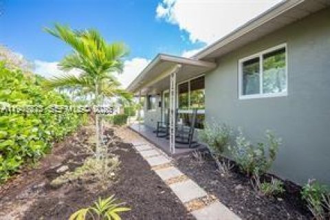 House in Oakland Park, Florida 3 bedrooms, 101.45 sq.m. № 2003811 - photo 3