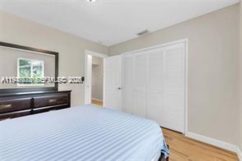 House in Oakland Park, Florida 3 bedrooms, 101.45 sq.m. № 2003811 - photo 18