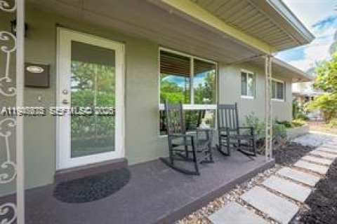 House in Oakland Park, Florida 3 bedrooms, 101.45 sq.m. № 2003811 - photo 2