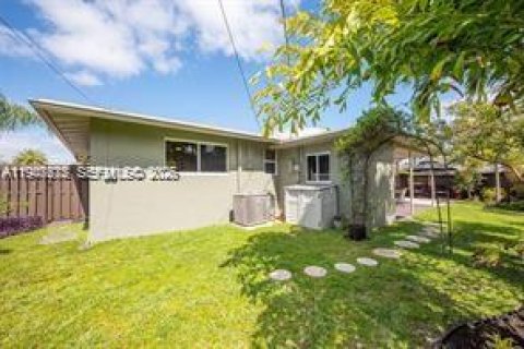 House in Oakland Park, Florida 3 bedrooms, 101.45 sq.m. № 2003811 - photo 26