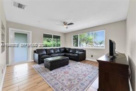 House in Oakland Park, Florida 3 bedrooms, 101.45 sq.m. № 2003811 - photo 7