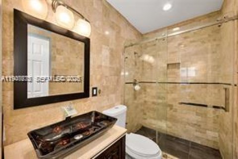 House in Oakland Park, Florida 3 bedrooms, 101.45 sq.m. № 2003811 - photo 15