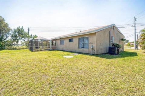 House in Port St. Lucie, Florida 3 bedrooms, 109.25 sq.m. № 1943774 - photo 16