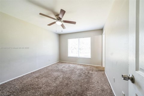 House in Port St. Lucie, Florida 3 bedrooms, 109.25 sq.m. № 1943774 - photo 9