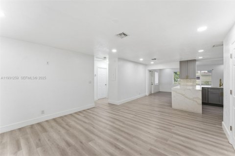 Купить виллу или дом в Помпано-Бич, Флорида 3 спальни, 130.43м2, № 1990751 - фото 5