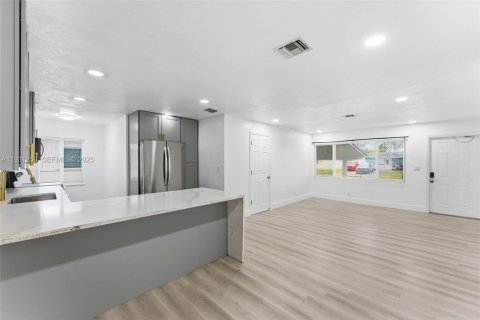 Купить виллу или дом в Помпано-Бич, Флорида 3 спальни, 130.43м2, № 1990751 - фото 8