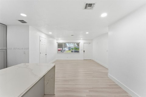 Купить виллу или дом в Помпано-Бич, Флорида 3 спальни, 130.43м2, № 1990751 - фото 9