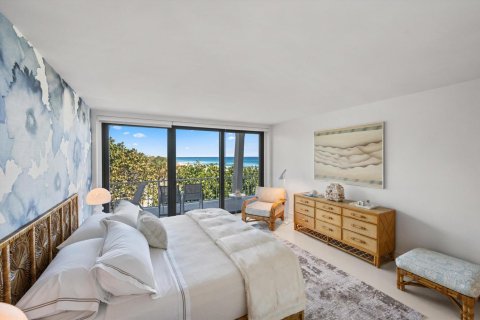 Condo in Palm Beach, Florida, 2 bedrooms № 2087676 - photo 13