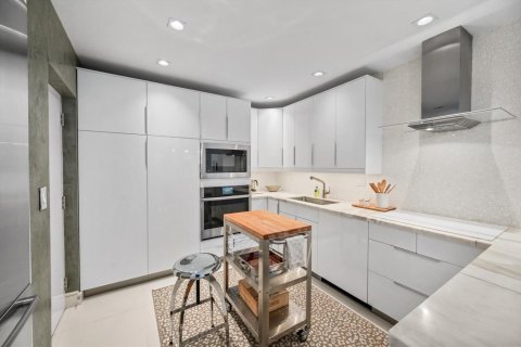 Condo in Palm Beach, Florida, 2 bedrooms № 2087676 - photo 5