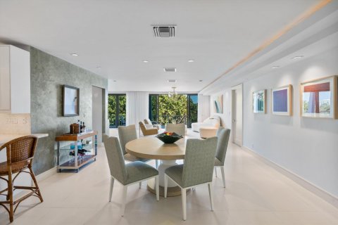 Condo in Palm Beach, Florida, 2 bedrooms № 2087676 - photo 2