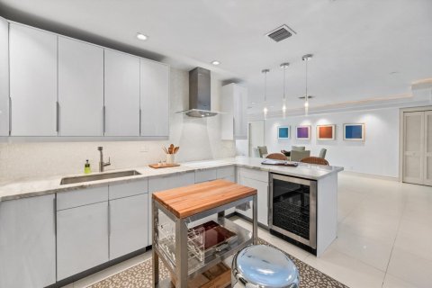 Condo in Palm Beach, Florida, 2 bedrooms № 2087676 - photo 6