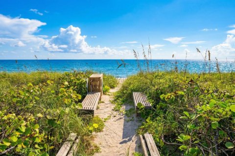 Condo in Palm Beach, Florida, 2 bedrooms № 2087676 - photo 21