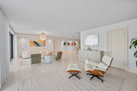 Condo in Palm Beach, Florida, 2 bedrooms № 2087676 - photo 12