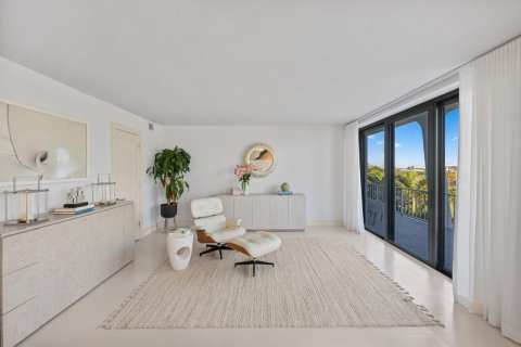 Condo in Palm Beach, Florida, 2 bedrooms № 2087676 - photo 11
