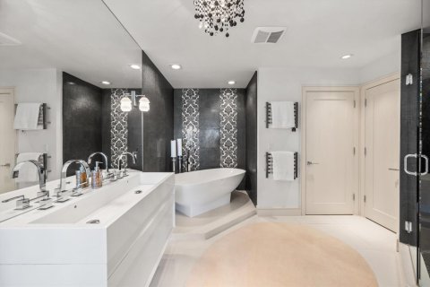 Condo in Palm Beach, Florida, 2 bedrooms № 2087676 - photo 15