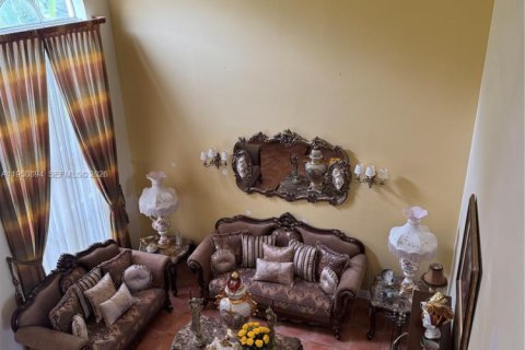 Villa ou maison à vendre à Miami, Floride: 5 chambres, 273.78 m2 № 2008666 - photo 13