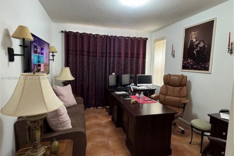 Villa ou maison à vendre à Miami, Floride: 5 chambres, 273.78 m2 № 2008666 - photo 8