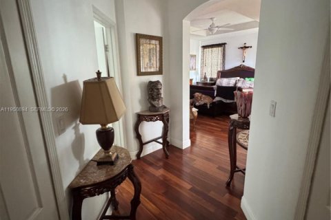 Villa ou maison à vendre à Miami, Floride: 5 chambres, 273.78 m2 № 2008666 - photo 18