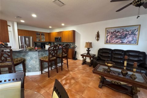 Villa ou maison à vendre à Miami, Floride: 5 chambres, 273.78 m2 № 2008666 - photo 11