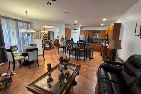 Villa ou maison à vendre à Miami, Floride: 5 chambres, 273.78 m2 № 2008666 - photo 10