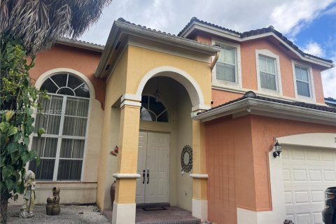 Villa ou maison à vendre à Miami, Floride: 5 chambres, 273.78 m2 № 2008666 - photo 2