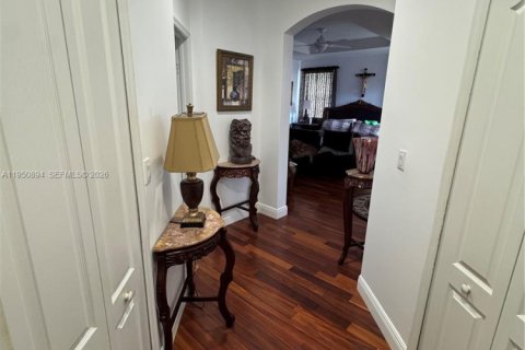 Villa ou maison à vendre à Miami, Floride: 5 chambres, 273.78 m2 № 2008666 - photo 17