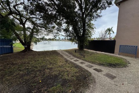 Villa ou maison à vendre à Miami, Floride: 5 chambres, 273.78 m2 № 2008666 - photo 5