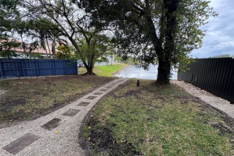 Villa ou maison à vendre à Miami, Floride: 5 chambres, 273.78 m2 № 2008666 - photo 7