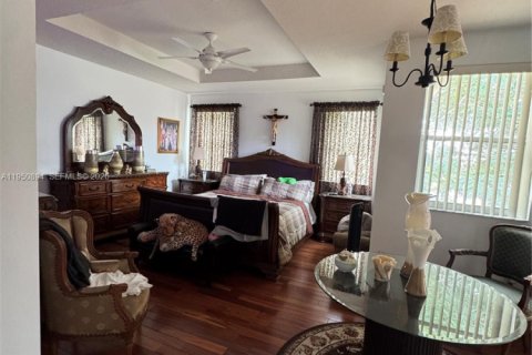 Villa ou maison à vendre à Miami, Floride: 5 chambres, 273.78 m2 № 2008666 - photo 16