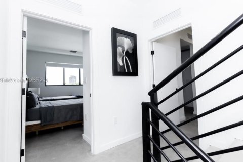 Townhouse in Miami, Florida 3 bedrooms, 215.44 sq.m. № 1952587 - photo 21