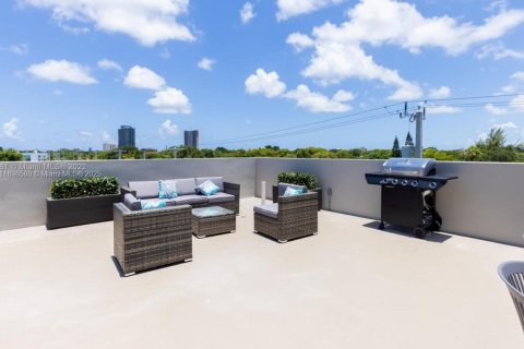 Townhouse in Miami, Florida 3 bedrooms, 215.44 sq.m. № 1952587 - photo 5