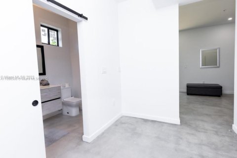 Townhouse in Miami, Florida 3 bedrooms, 215.44 sq.m. № 1952587 - photo 11