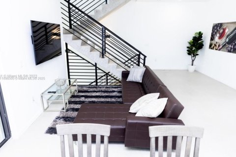 Townhouse in Miami, Florida 3 bedrooms, 215.44 sq.m. № 1952587 - photo 28