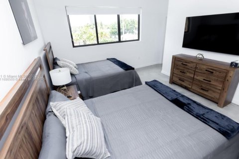 Townhouse in Miami, Florida 3 bedrooms, 215.44 sq.m. № 1952587 - photo 20