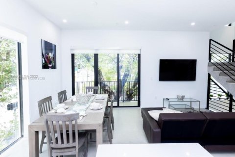 Townhouse in Miami, Florida 3 bedrooms, 215.44 sq.m. № 1952587 - photo 27