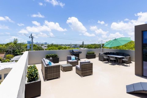 Townhouse in Miami, Florida 3 bedrooms, 215.44 sq.m. № 1952587 - photo 4