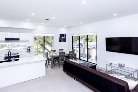 Townhouse in Miami, Florida 3 bedrooms, 215.44 sq.m. № 1952587 - photo 30