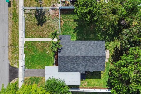 Villa ou maison à vendre à Miami Gardens, Floride: 3 chambres, 89.19 m2 № 2087905 - photo 3