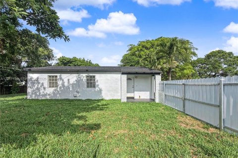 Villa ou maison à vendre à Miami Gardens, Floride: 3 chambres, 89.19 m2 № 2087905 - photo 5