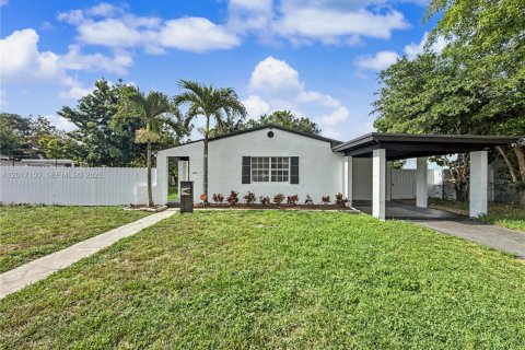 Villa ou maison à vendre à Miami Gardens, Floride: 3 chambres, 89.19 m2 № 2087905 - photo 9